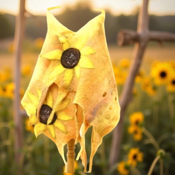 Wool shawl, Sunflower shawl, Wool Shawl, Wool Wrap, Wearable art, OOAK - Picture 4 of 12